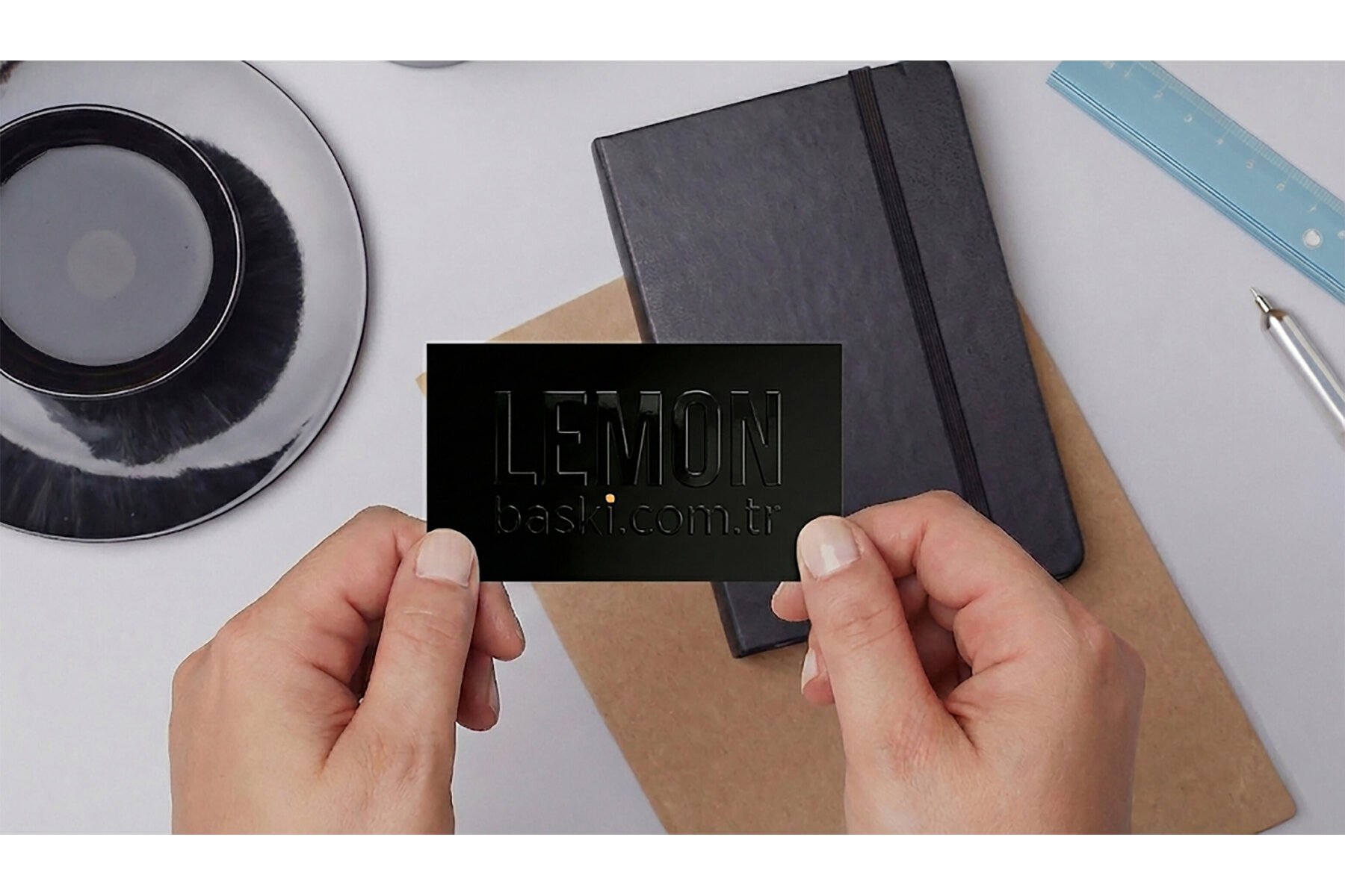 Kabartma Laklı Kartvizit